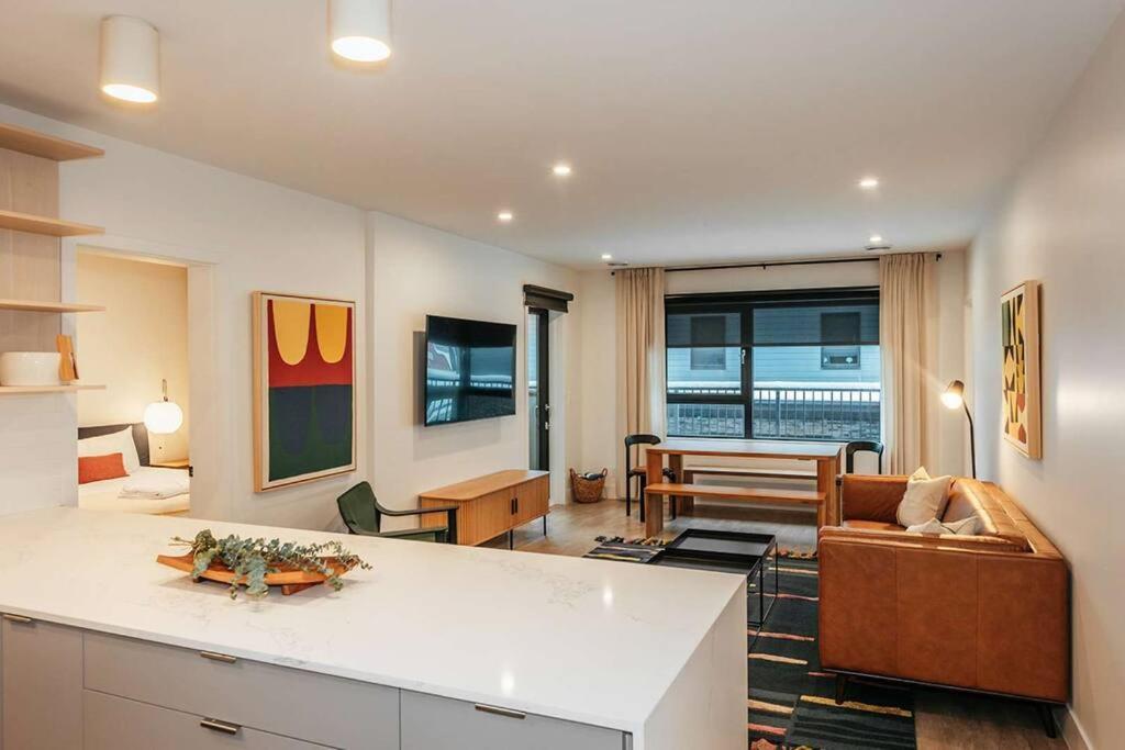 Tally Ho By Revelstoke Vacations Esterno foto