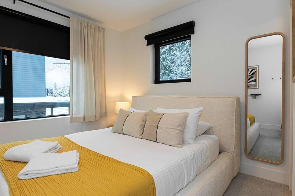 Tally Ho By Revelstoke Vacations Esterno foto
