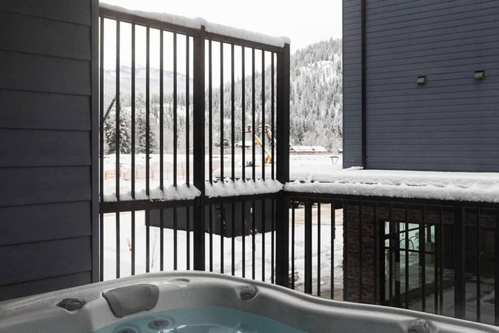 Tally Ho By Revelstoke Vacations Esterno foto