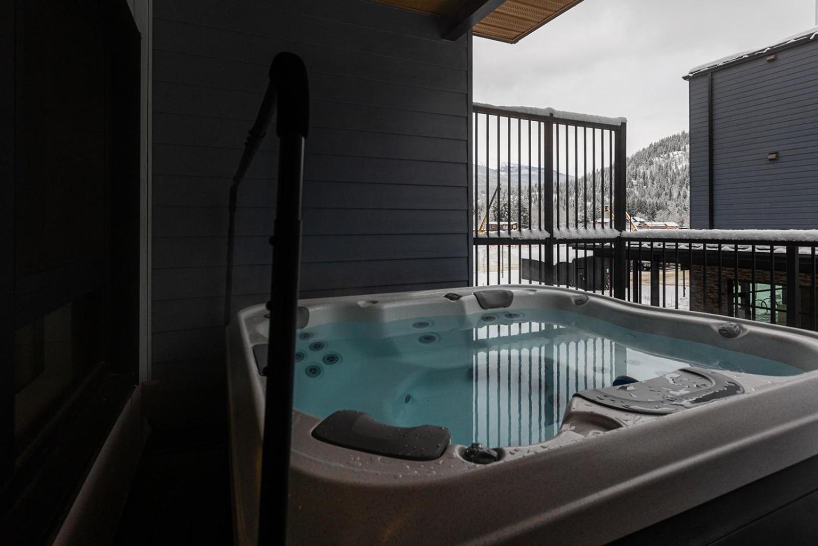 Tally Ho By Revelstoke Vacations Esterno foto