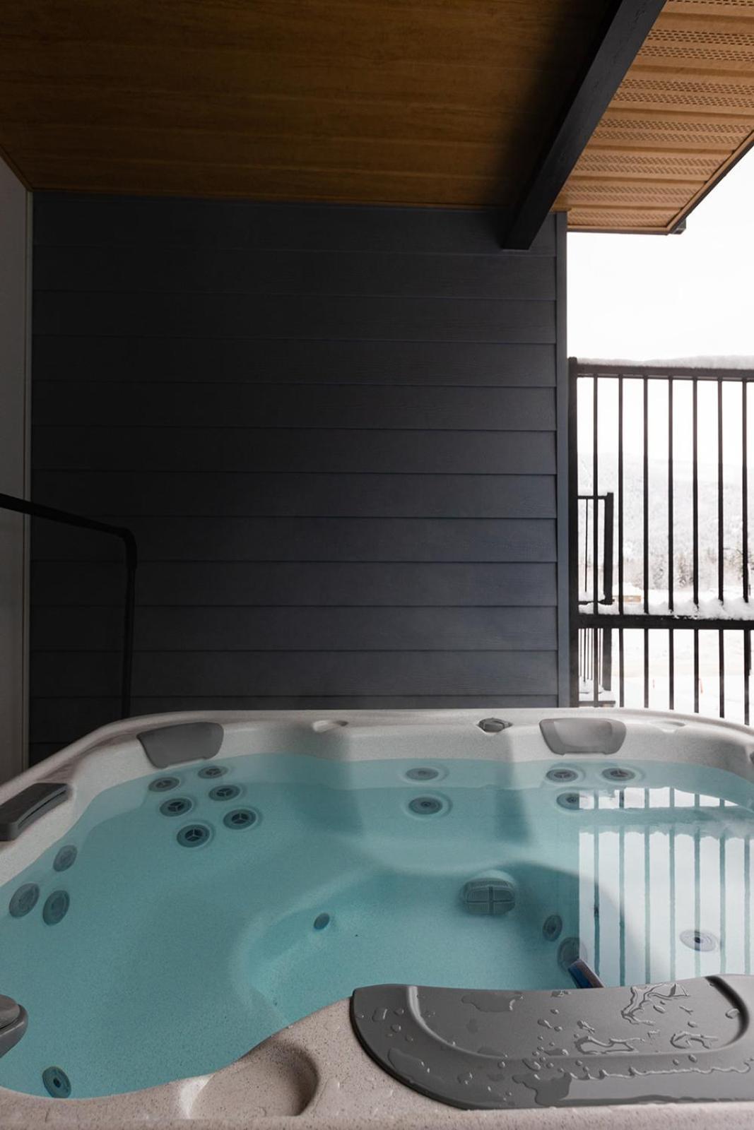 Tally Ho By Revelstoke Vacations Esterno foto